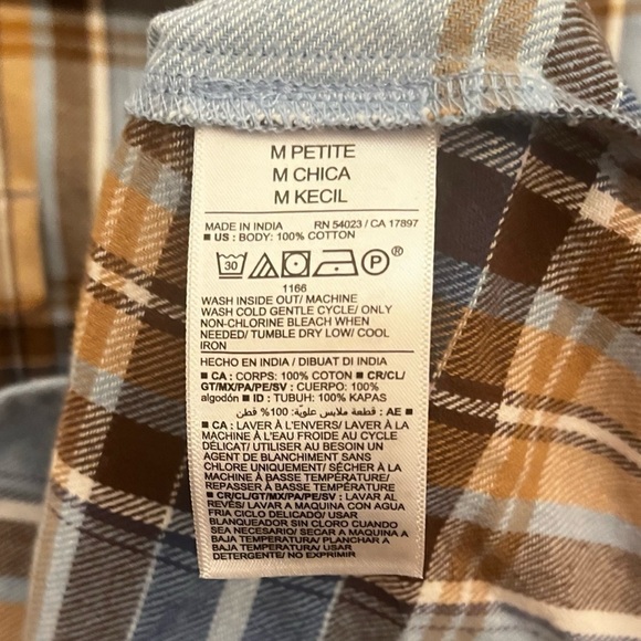 Old Navy The Boyfriend Shirt Oversized - Picture 2 of 4